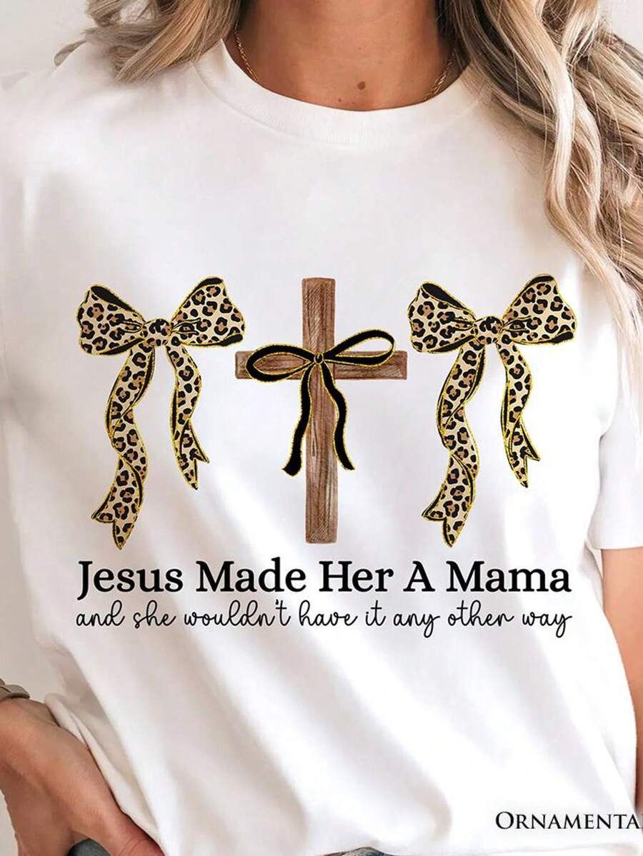 Camiseta "Jesus Made Her A Mama", Coquette Christian Leopard Bows Faith T1EE. Camiseta unisex de algodón puro de 220 g. Peso ideal para todas las estaciones, apta para hombres y mujeres. Tejido duradero de alta calidad, suave al tacto y de larga duración. Top transpirable. Adecuado para primavera y verano, vacaciones, Día de la Madre, Día de la Independencia. - Blanco - Ver 1
