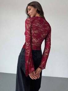 Blusa de manga larga con cuello en V profundo, transparente y con detalles de encaje negro para mujeres - Burdeos - Ver 2