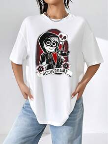 Image Inspired By The Eternal Bond Between The Soul And Memory With A Smiling Skull, Flowers, And A Red Background Symbolizing Love And Eternal Memory. Comfortable Casual Women's T-Shirt For Everyday Wear. - 白色 - 查看 6