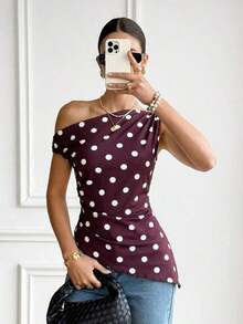 Camiseta de mujer casual con estampado de lunares asimétrica en los hombros, para verano - Café integral - Ver 7