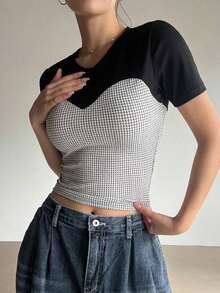 Camiseta de mujer de manga corta con bloqueo de color de empalme envuelto, Crop Tops de mujer a cuadros - Blanco y Negro - Ver 3