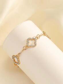 Một chiếc vòng tay tối giản với họa tiết hoa rỗng ngọt ngào và sang trọng kiểu Pháp, phù hợp để đeo hàng ngày, đi nghỉ mát và các dịp khác, đồng thời cũng là một món quà nhỏ bất ngờ và tinh tế. - vòng tay hoa văn đan lưới - Xem 7