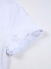 Camiseta blanca de cuello redondo con 4 corazones dorados, corona y diseño gráfico lineal. - Blanco - Ver 3