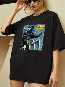 Ilustración artística de un guerrero galáctico con armadura oscura que revela un mensaje icónico de poder y destino sobre un fondo futurista, camiseta de mujer  cómoda y moderna - Negro - Ver 6