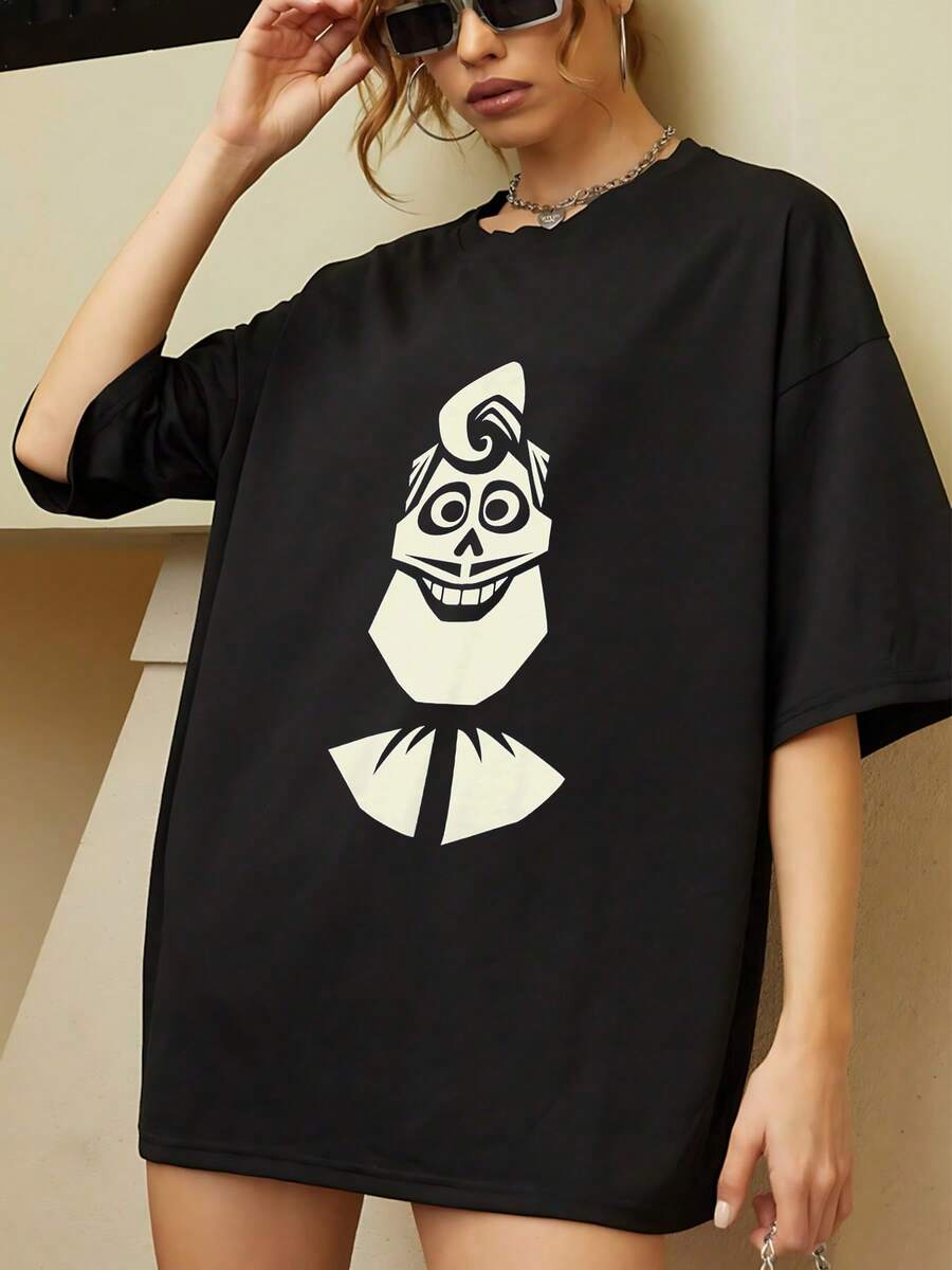 Gráfico de calavera con sonrisa amplia y peinado divertido que simboliza la energía positiva y el espíritu libre en la vida diaria camiseta de mujer cómoda y moderna para uso casual - Negro - Ver 1