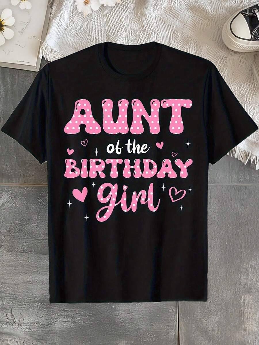 Elegant Daily Top es una camiseta unisex adecuada tanto para mujeres como para hombres con un diseño temático de "Tía", perfecta para fiestas de cumpleaños familiares y conjuntos a juego entre padres e hijos. Presenta letras "Tía" con purpurina rosa y un patrón de corazones, es un modelo ligero de 180 gramos con cuello redondo y es una excelente opción como regalo de cumpleaños para una tía. Es lavable a máquina y unisex. Camiseta elegante y a la moda. - Negro - Ver 1