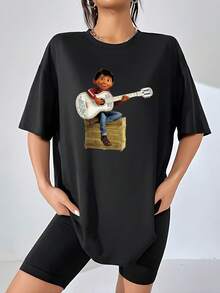 Illustration Of A Child Sitting On A Box Playing A White Guitar, Symbolizing A Passion For Music And The Power Of Personal Dreams. Comfortable, Modern-Fit Casual Women's T-Shirt - 黑色 - 查看 6