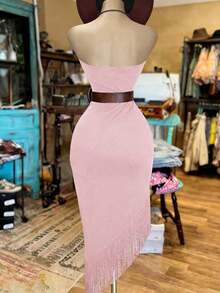 Vestido de mujer de moda con unicolor, volante asimétrico en el bajo y sin tirantes (cinturón no incluido) - Rosa Pálido - Ver 2