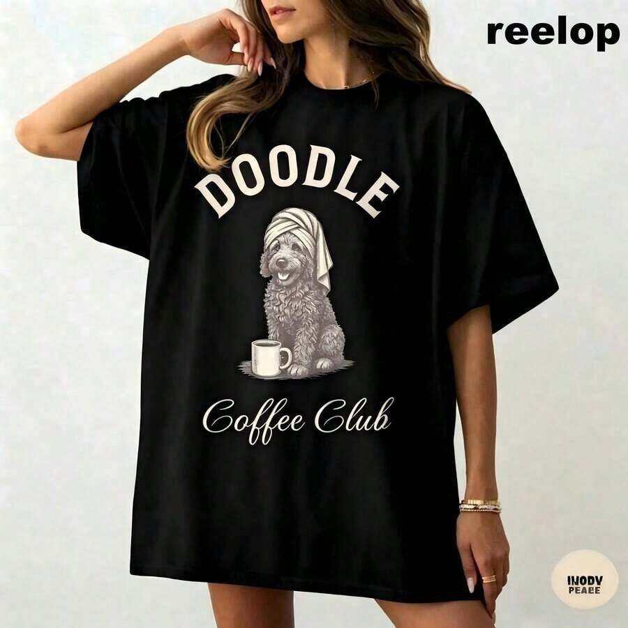Camiseta Casual de Manga Corta para Mujer, Estilo Veraniego, para Vacaciones, Doodle Coffee Club, Cómoda y Fresca ® Camiseta, Camiseta para Perro Labradoodle, Regalos para Mamá de Goldendoodle, Labradoodle - Negro - Ver 1