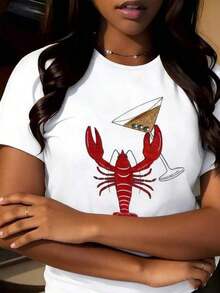 Women's Clothing Women's Lobster And Martini Cocktail Graphic T-Shirt - Fun Summer Party T-Shirt With Red Lobster And Cocktail Design, Casual White T-Shirt For Beach, BBQ Or Festive Occasions - 白色 - 查看 3