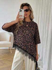 Camiseta de mujer de manga corta con estampado de leopardo, parche de encaje, bajo asimétrico, adecuada para vacaciones de verano, ir al trabajo y uso diario - Color caoba - Ver 2