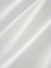 GiftFigura colorida que muestra a una mujer elegante con megáfono simbolizando fuerza voz y empoderamiento femenino moderno divertida y audaz Camiseta mujer doble cara estampadaSoft - Blanco - Ver 6
