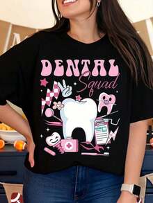 Camiseta del equipo de cuidado dental para dentistas e higienistas dentales, color rosa y con diseño gráfico de cepillo de dientes y herramientas dentales, regalo divertido para profesionales de la odontología. - Negro - Ver 1