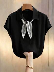 Blusa con estampado de pañuelo de cuello en V de manga corta tipo murciélago, versátil para uso casual y de oficina, color beige.Camisa holgada de unicolor, informal, para uso en verano. - Negro - Ver 6