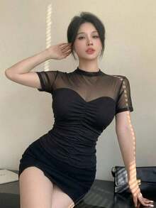 Blusa corta de manga corta de malla transparente elegante y ajustada para mujer, con parches de lunares de malla, ideal para primavera y verano, de uso versátil para San Valentín, boda, fiesta, banquete - Negro - Ver 5