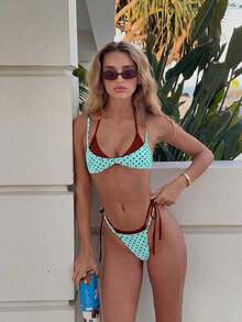 Conjunto de traje de baño para mujer 2026, parte superior de bikini con estampado de lunares y contraste de color tipo halter sexy con espalda descubierta, y Bottom tipo tanga, adecuado para el Día de San Valentín, la playa, resort, vacaciones al aire libre en verano - azul claro - Ver 5