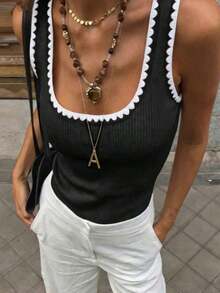 Camiseta de tirantes de cuello cuadrado con contraste de color estilo retro francés, camiseta sin mangas minimalista y versátil de ajuste ceñido y sexy, de tejido de punto bordado con conchas, adecuada para salir, ir al trabajo, ir a la escuela - Negro - Ver 1
