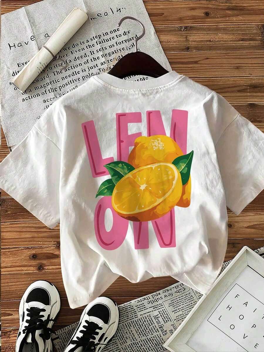 Women's Casual Summer Top With A Cartoon Print Featuring Lemons And Leaves. Short-Sleeved T-Shirt With A Round Neck And Lemon Print. - Urban Vintage Style, Unisex, Loose Fit, Cotton, Round Neck. Blouses For Women. Casual Blouses For Ladies. - 白色 - 查看 1