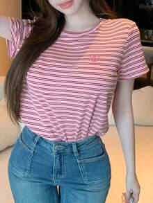 Y2K Style, Modern Style, The Newest Of 2026, Cute Style, Casual Style. Women's Loose-Fitting Casual Summer T-Shirt With Embroidered Heart And Letter Pattern, Red, 180g (S-XXXL) - 西瓜粉 - 查看 9