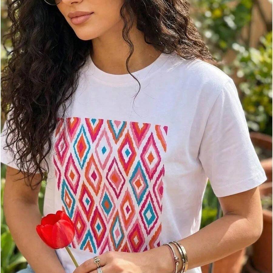 Camiseta de manga corta con cuello redondo y estampado de estilo retro americano, top casual de moda europea y americana, versátil para el verano, diseño sencillo. - Negro - Ver 1