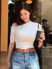 Camiseta blanca de manga corta de ajuste ceñido con cuello oblicuo de unicolor para mujer, top de verano para salir - Blanco - Ver 6