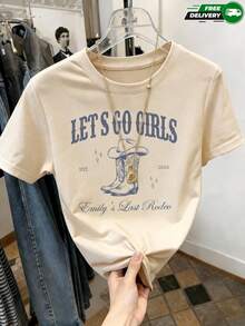 Camiseta de manga corta para mujer con cuello redondo, corte holgado, con estampado de botas y sombrero de vaquero, texto "LET'S GO GIRLS Emily's Last Rodeo" y detalles decorativos, apta para despedidas de soltera, fiestas, eventos temáticos, reuniones informales y vacaciones, fabricada en poliéster, de estilo casual western juvenil, ideal para usar en primavera y verano. Envío nacional dentro del país. - Albaricoque - Ver 2