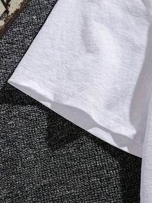 Modern Minimalist Women's T-Shirt, Round Neck, Floral Hand Print, With The Phrase "Vote Like Your Daughters' Rights Depend On It", Short Sleeve, Casual, For Everyday Wear. - 白色 - 查看 2