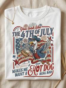 Funny Goose T-Shirt For The 4th Of July. You Look Like The 4th Of July Hot Dog. Patriotic Phrase Embroidered In Faux Embroidery. Independence Day Gift. Unisex 220g Pure Cotton T-Shirt. Ideal Weight For All Seasons, Suitable For Both Men And Women. Durable, High-Quality Fabric, Soft To The Touch And Long-Lasting. Breathable Top. Suitable For Women's Spring And Summer, Holidays, Mother's Day, And Independence Day. - 白色 - 查看 1