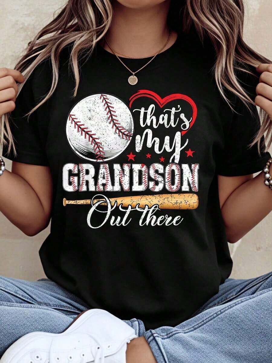 Camiseta de manga corta "Ese es mi nieto ahí fuera" para abuela amante del béisbol, regalo para la madre del jugador, camiseta de orgullo familiar, camiseta de verano. - Negro - Ver 1
