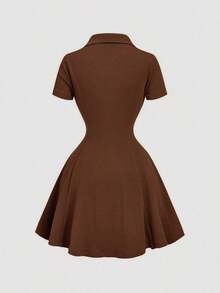 Vestido mini de punto con cuello de volantes en caqui vintage - Estilo preppy, años 70, informal, cómodo, para ir y venir, estética de dinero antiguo, perfecto para atuendos escolares, atuendos de enseñanza y ropa de oficina - Marrón - Ver 2