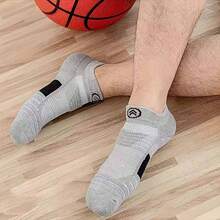 4 pares de calcetines cortos deportivos para hombres, calcetines transpirables y que absorben la humedad con amortiguación reforzada en el talón y los dedos, y soporte de arco para fitness y deportes - Multicolor - Ver 3