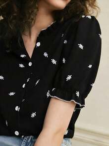 Camisa azul de mujer con cuello con volantes, mangas de pétalos y textura de tela suave, estilo francés casual de vacaciones, primavera/verano - Negro - Ver 3
