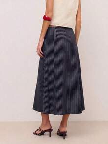 Falda midi envolvente con rayas diagonales, cierre lateral con lazo y bajo asimétrico.Silueta fluida con un drapeado favorecedor, perfecta para looks de primavera y verano, estilo casual chic y uso diario sin esfuerzo. - Verde militar - Ver 7