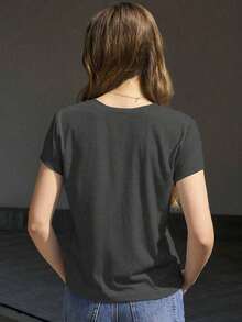 Camiseta de manga corta con cuello en V y decoración de lazo, de estilo minimalista y casual para uso diario y trayectos, para verano - Gris Oscuro - Ver 2