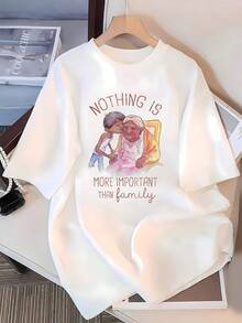 Touching Illustration Of An Older Woman With A Younger Woman Showing Her Affection And Respect, Conveying A Powerful Message About Family Ties And Unconditional Love. Comfortable And Casual Women's T-Shirt For Everyday Wear. - 白色 - 查看 3