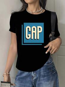 Cuadro azul con letras claras que evocan fuerza y equilibrio transmitiendo una sensación moderna y minimalista al vestir camiseta de mujer casual cómoda y versátil para uso diario - Negro - Ver 1