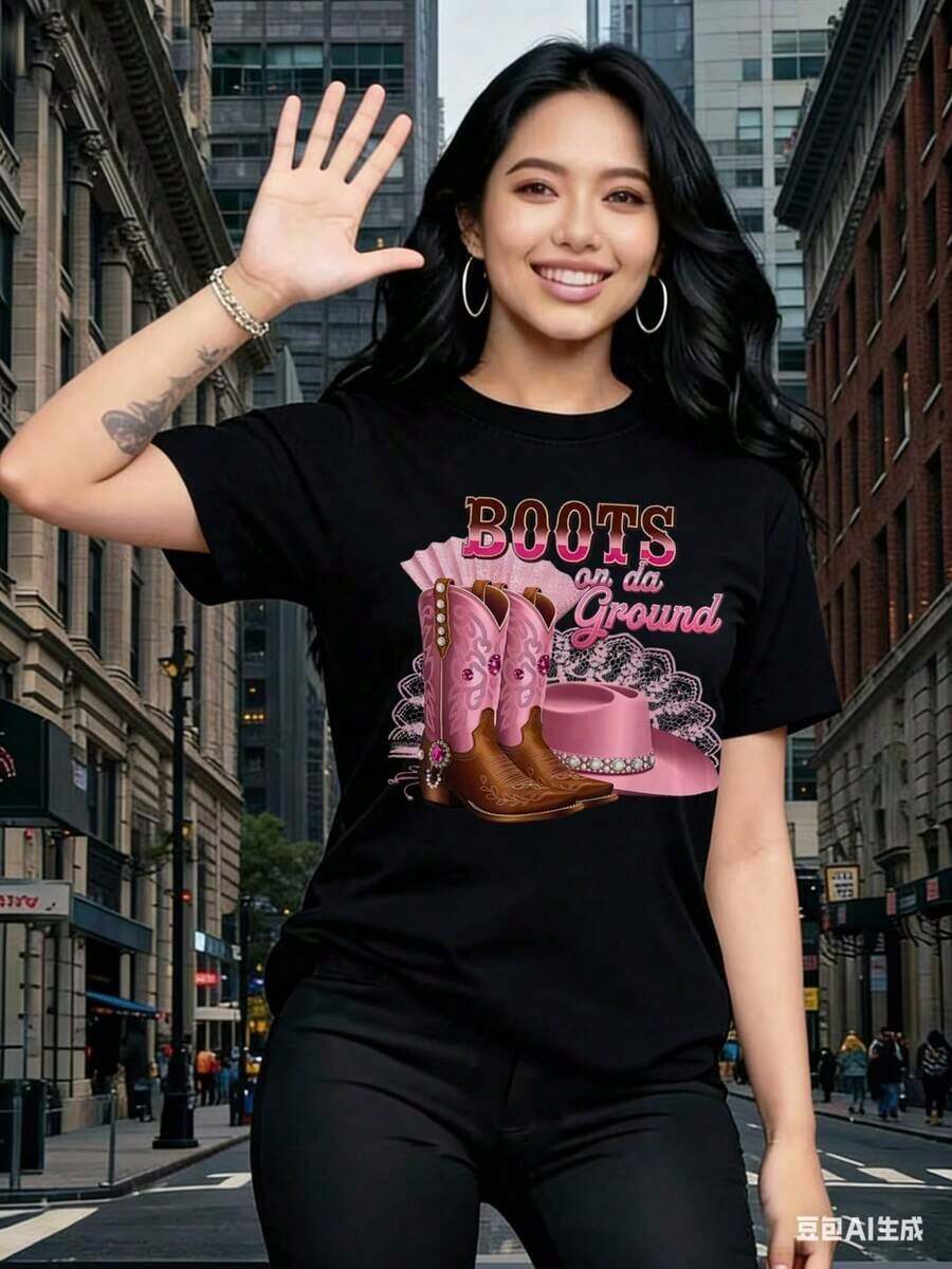 Women's Short-Sleeved T-Shirts, T-Shirts With Interesting Prints, Beautiful Clothing. White T-Shirt For Women With A Print Of Pink Cowboy Boots And A Hat On The Ground, Ideal For Casual Wear. - 黑色 - 查看 1