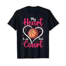 Camiseta unisex de manga corta, Mi Corazón Está En Esa Cancha de Baloncesto, Camiseta Divertida para Mamá, Papá e Hijo Deportistas, playeras hombre, spiderman, ,  mujer, romwe men, boho chic, regalos para maestros, camiseta de mujer, atuendos curvy para hombre, y2k - Negro - Ver 6