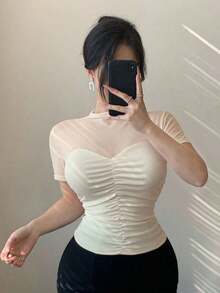 Blusa corta de manga corta de malla transparente elegante y ajustada para mujer, con parches de lunares de malla, ideal para primavera y verano, de uso versátil para San Valentín, boda, fiesta, banquete - Beis - Ver 5