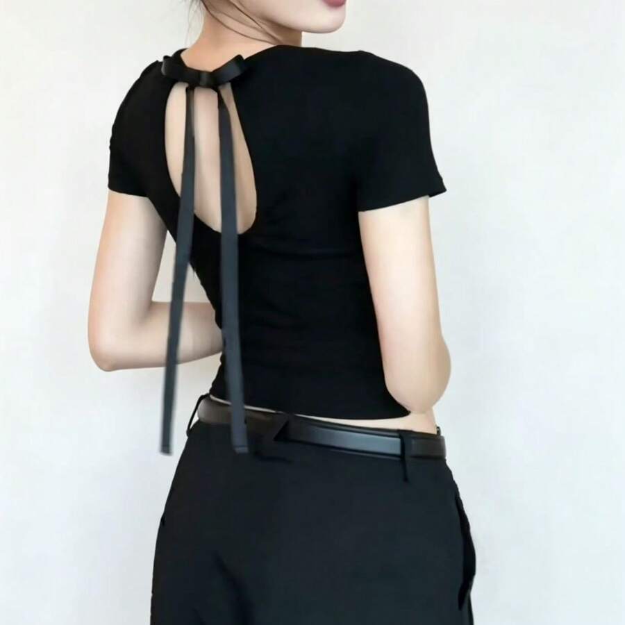 Áo thun ngắn tay cổ chữ U khoét rỗng màu đen có dây đeo nơ, trang phục mùa hè cho nữ, kiểu dáng ôm sát, cổ tròn, dáng crop thời trang tối giản, đa năng, phù hợp cho mặc hàng ngày, đi nghỉ mát, du lịch, nghỉ lễ. - màu đen - Xem 1