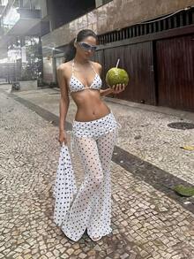 Conjunto de bikini primavera/verano 2026 para mujer, conjunto de bikini de lunares blanco y negro estilo vintage francés combinado con pantalones de malla de pierna ancha sexy y elegante, accesorio de pañuelo de cabeza a la moda, conjunto de playa y traje de baño para mujer, adecuado para vacaciones en la playa y fiestas en la piscina - Blanco - Ver 1