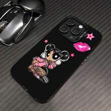 Funda para móvil con un divertido dibujo animado de una chica con tatuajes y un atuendo elegante, compatible con Samsung, Apple, VIVO, OPPO, , Transsion, ,  y Honor. Fabricada en TPU, es resistente a golpes y caídas, lo que la convierte en un regalo ideal para amigos y familiares. - Negro - Ver 3