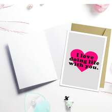 1 Thiệp chúc mừng hình trái tim "Anh yêu chia sẻ cuộc sống với em", thiệp lãng mạn cho ngày Valentine và kỷ niệm, chất liệu giấy kèm phong bì, phù hợp cho mọi dịp. - Mảnh duy nhất - Xem 2