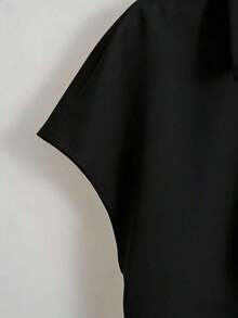 Blusa con estampado de pañuelo de cuello en V de manga corta tipo murciélago, versátil para uso casual y de oficina, color beige.Camisa holgada de unicolor, informal, para uso en verano. - Negro - Ver 5
