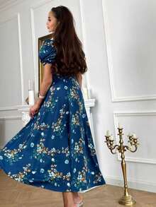Vestido largo floral azul estilo primer amor 2026, cuello muñeca, manga corta, diseño elegante y favorecedor - Azul - Ver 4