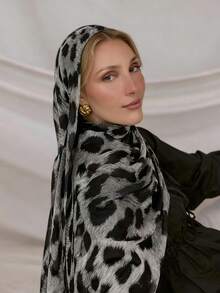 1pc Women's Bohemian Style Gray Leopard Print Hijab, Soft Scarf Shawl For Spring/Summer Street Style Daily Wear & Valentine's Day Accessory - Grey - View 5