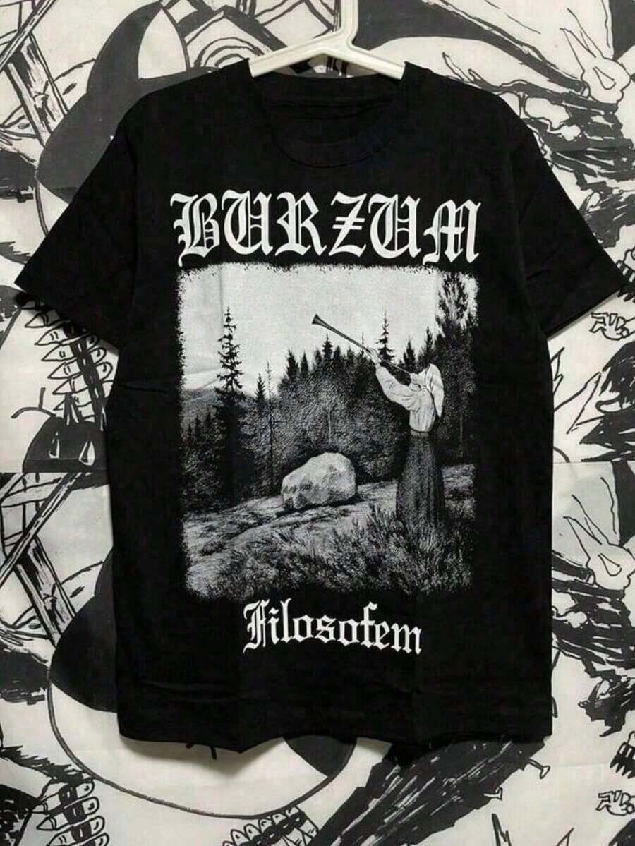 Camiseta para dama de poliéster en color negro con estampado de paisaje forestal y letras góticas – estilo rock casual transpirable,Esta camisa casual de manga corta y cuello redondo para hombre presenta un estilo elegante y relajado, ideal para el día a día y para ir a la escuela. Confeccionada en un tejido cómodo, es una prenda esencial para el verano. Una camisa por paquete, lavable a máquina. - Negro - Ver 1