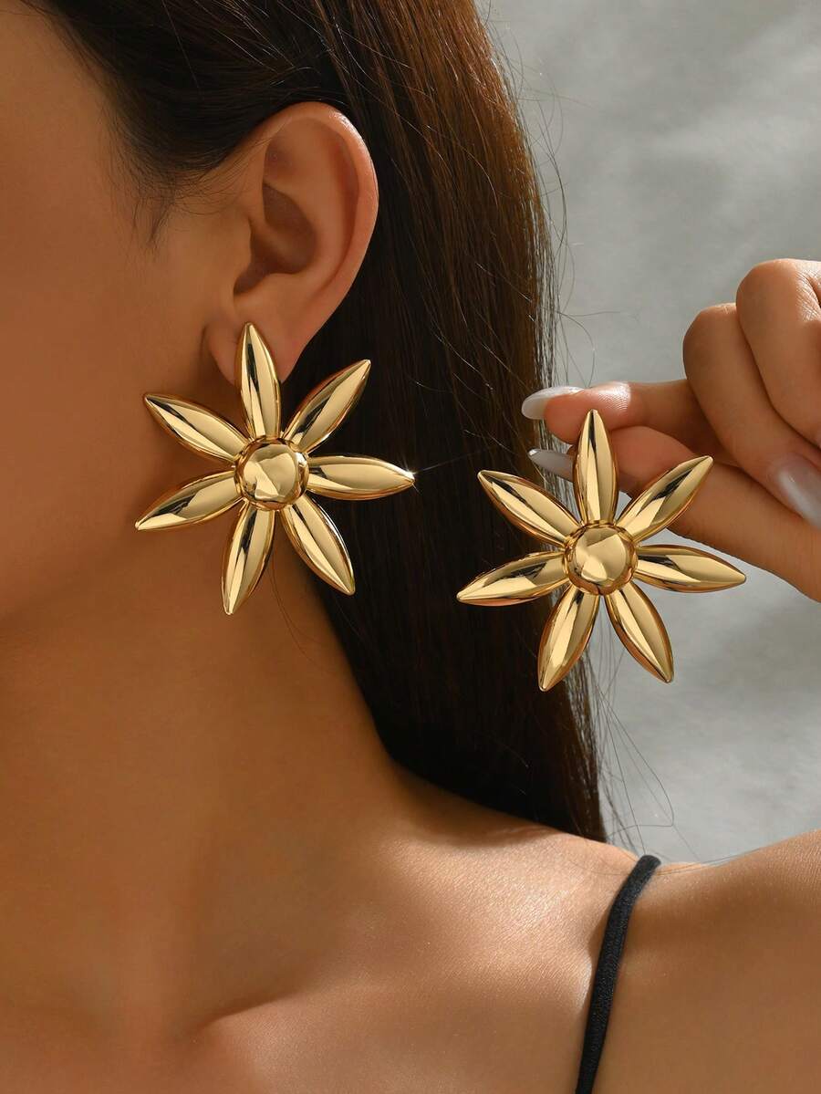 1 Pair Minimalist Creative Smooth Floral Stud Earrings, Unique Design Suitable For Daily Wear For Women - Gold - View 1
