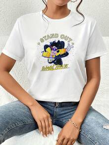 Gráfico colorido con personaje animado en actitud de concierto levantando la mano transmitiendo energía juvenil y diversión en estilo retro de los años 90 camiseta de mujer  casual cómoda para uso diario y combinable con jeans - Blanco - Ver 6