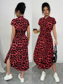 Vestido largo de manga corta para verano 2025, nuevo, con bolsillo, abertura lateral, cinturón y lazo, estampado de leopardo, para uso casual y de viaje - Rojo - Ver 1
